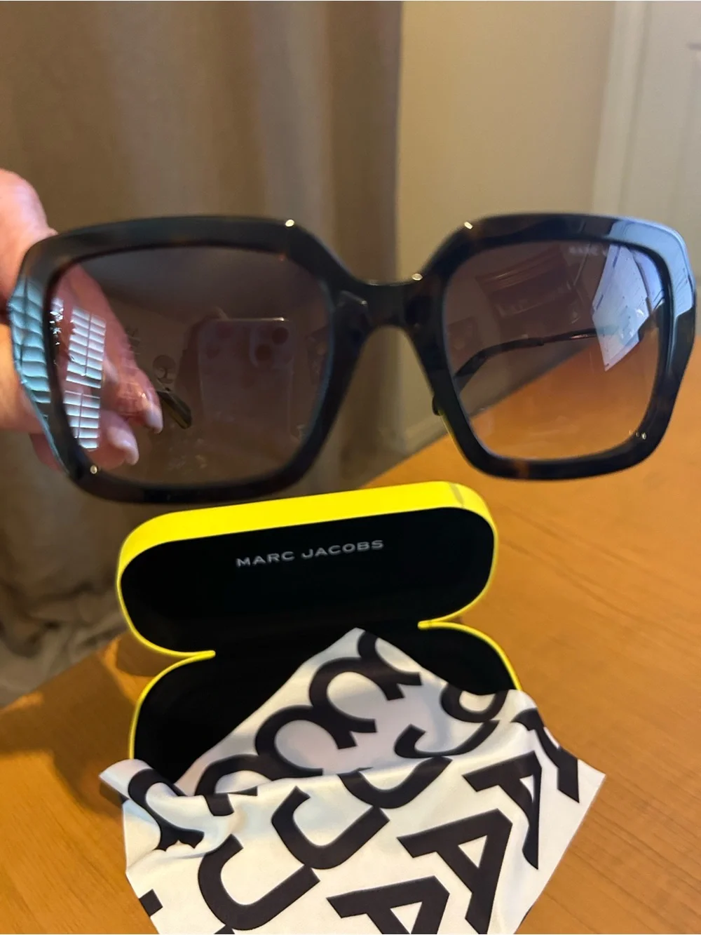 🕶️ Marc Jacobs MARC 652/S Designer Sunglasses – Havana Tortoise